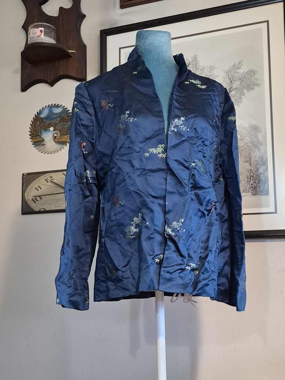 Vintage embroidered Asian-style jacket fits like a medium